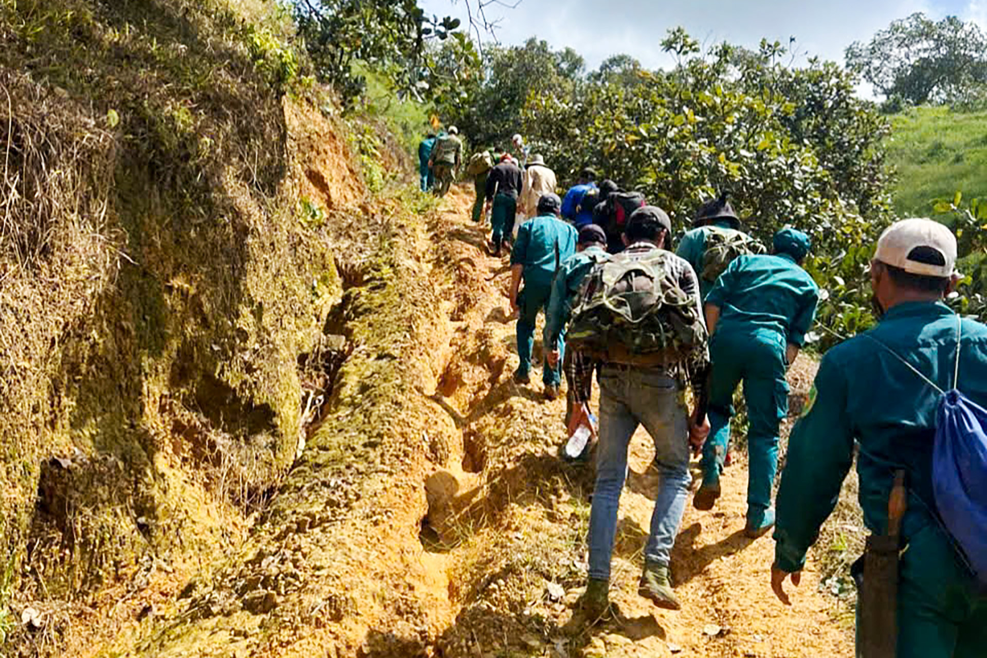 nguoi cha di lac 1.jpg