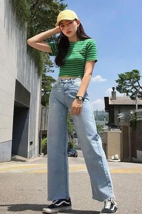 Các cách mix đồ với quần ống loe mặc thật sành điệu - Ảnh 2.