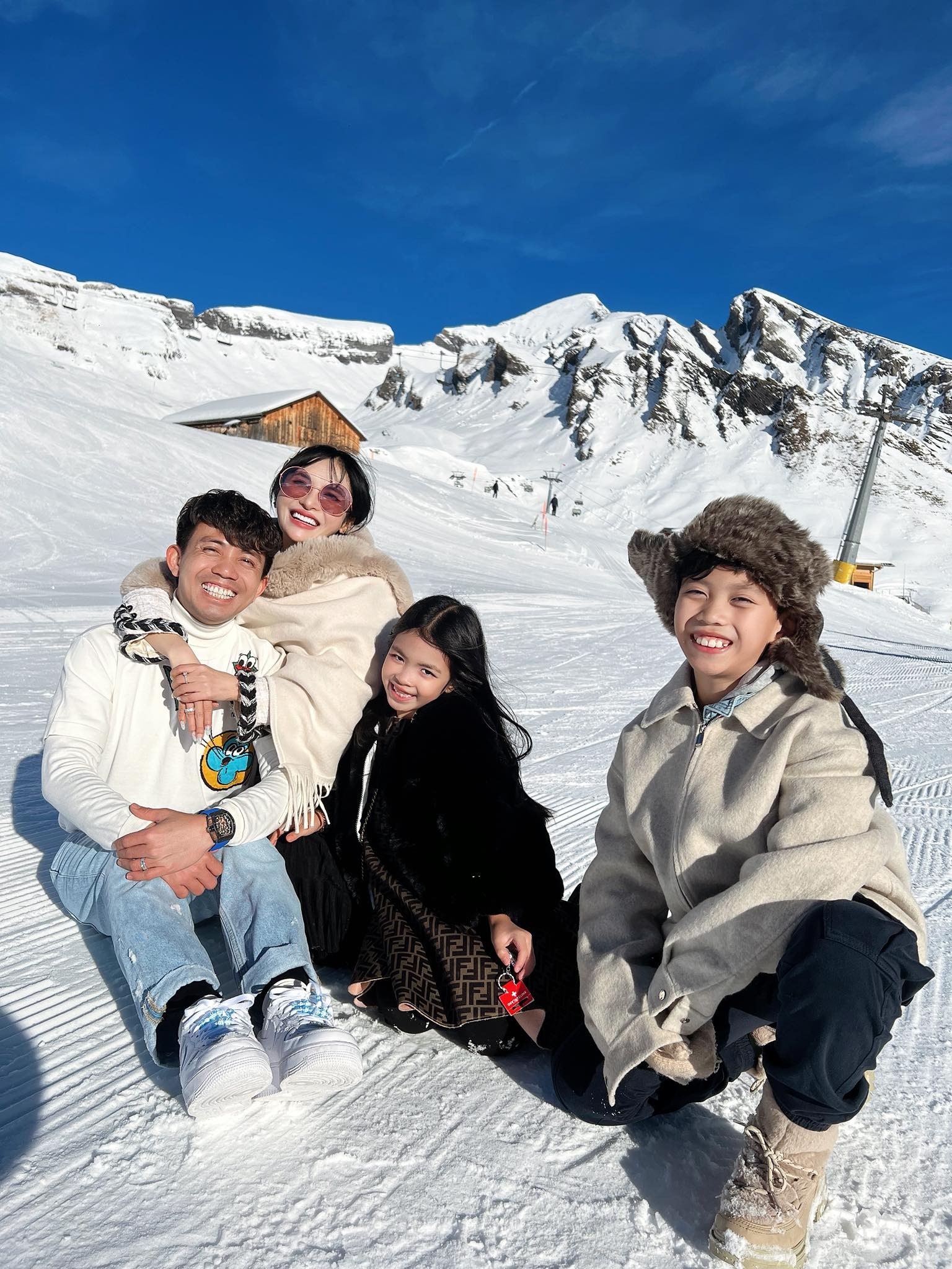 Hé lộ cuộc sống hot girl đình đám Sài thành sau khi làm vợ 2 đại gia ngành nhựa