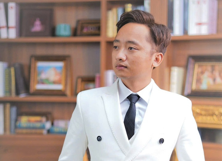 Thu nhập khủng cuộc sống sang chảnh của Youtuber nổi đình đám Thanh Hóa vừa bị khởi tố