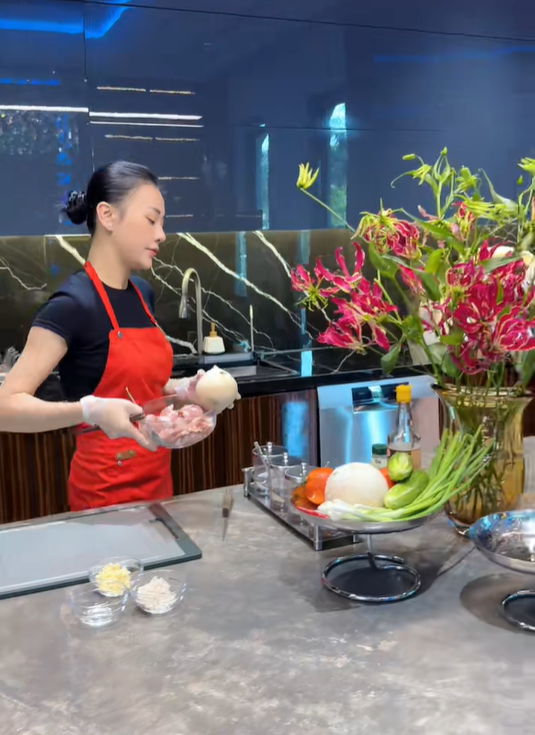 Cách chơi hoa tinh tế của Phương Oanh trong không gian sống sang trọng - Ảnh 7.