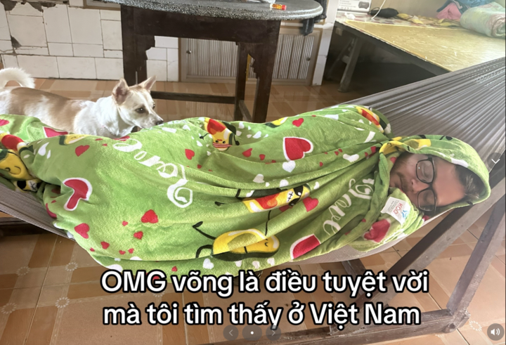 Anh Tây đăng ảnh nằm võng ở Việt Nam gây sốt mạng. (Ảnh chụp màn hình)