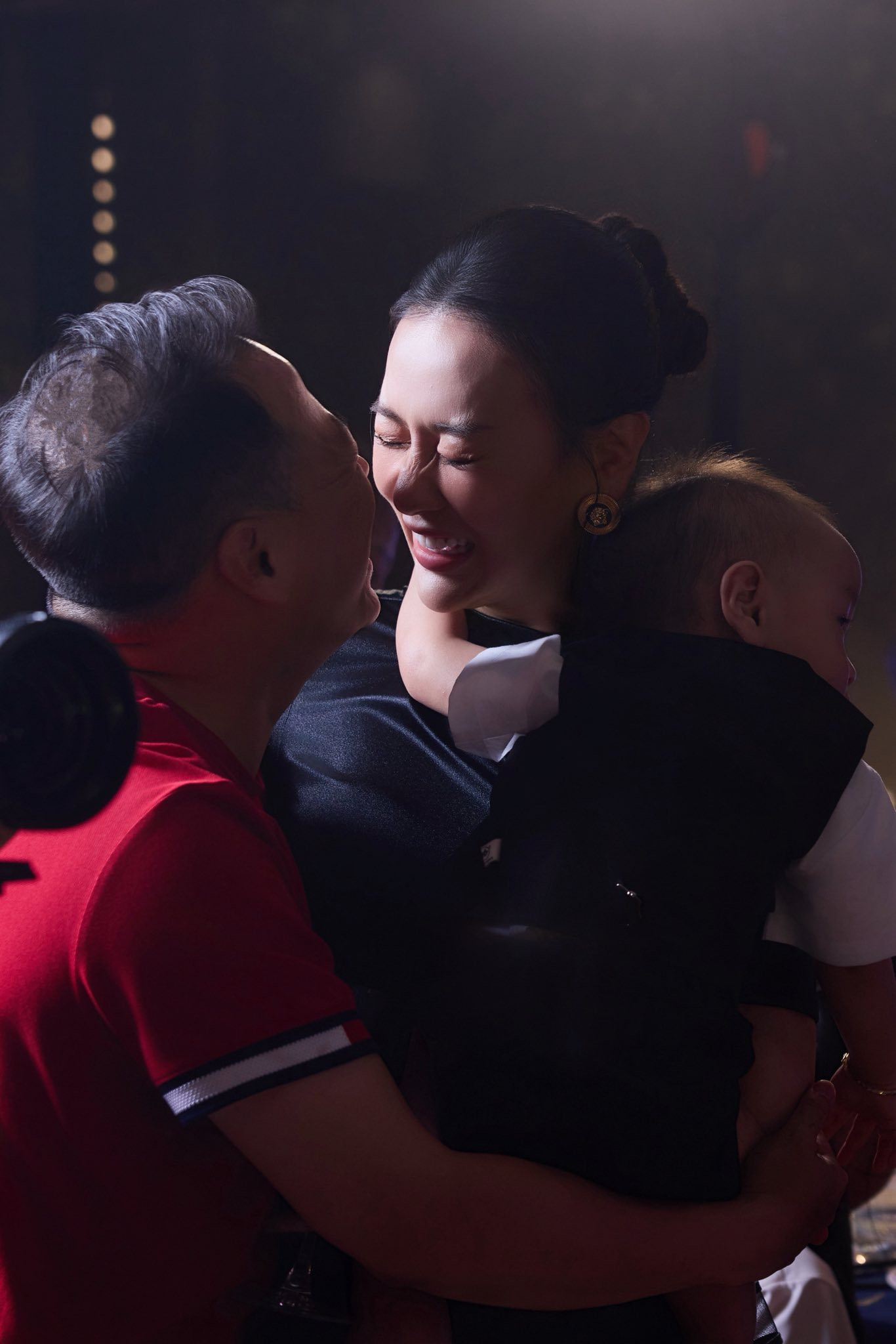 Chồng doanh nhân giàu có của nữ chính phim 'Gió ngang khoảng trời xanh' - Ảnh 8.