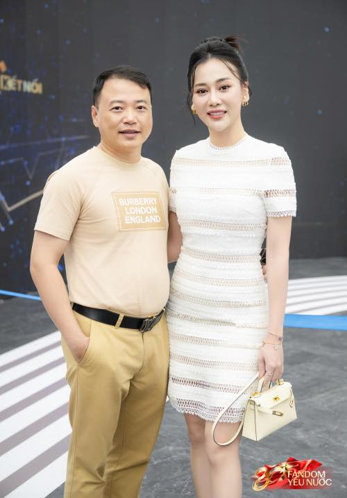 Chồng doanh nhân giàu có của nữ chính phim 'Gió ngang khoảng trời xanh' - Ảnh 5.