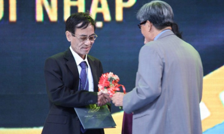 Hoàng Nhuận Cầm có sự nghiệp vẻ vang.