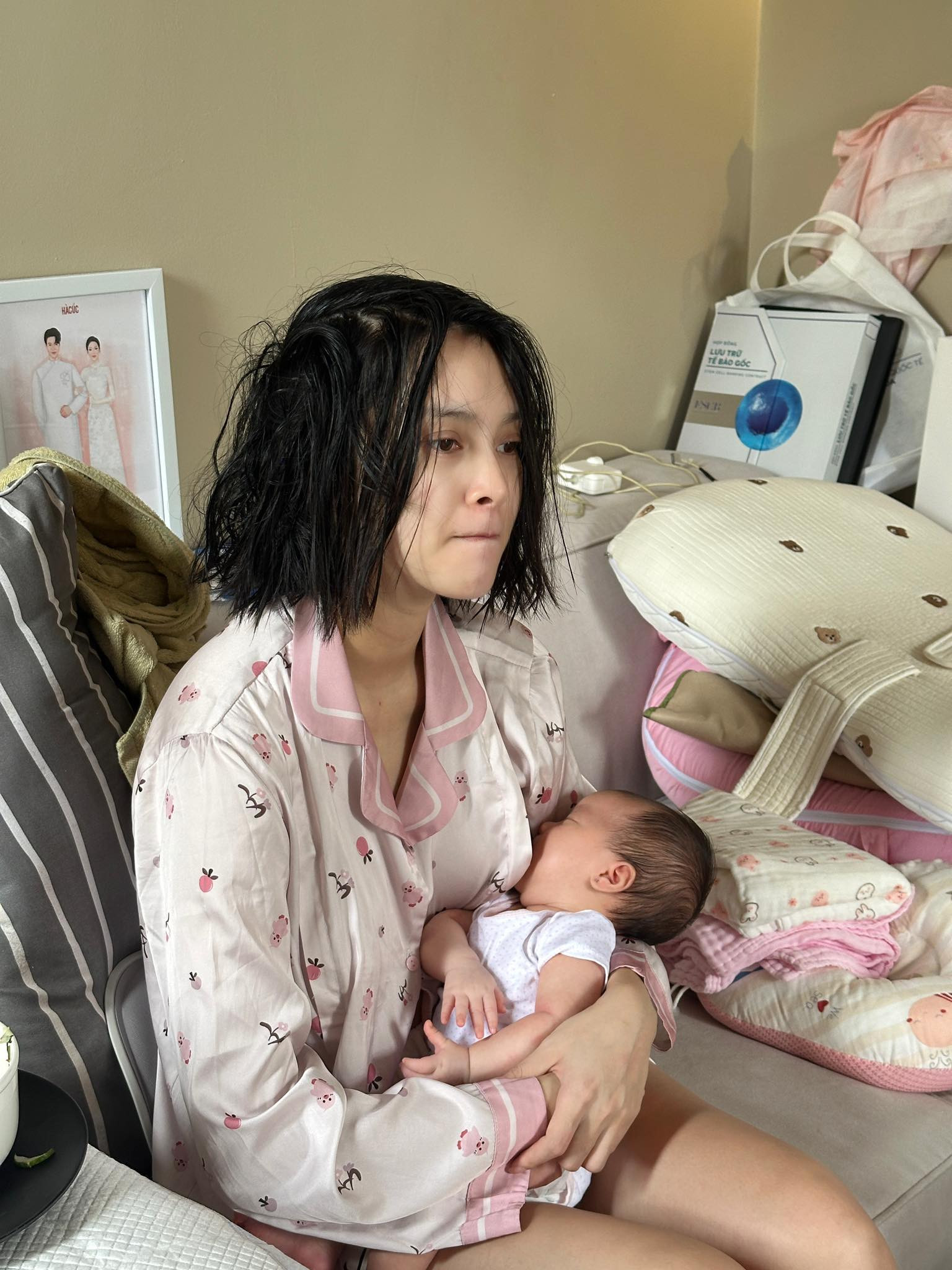Diện mạo tả tơi nhận chẳng ra của Quỳnh Lương sau hơn 1 tháng sinh con