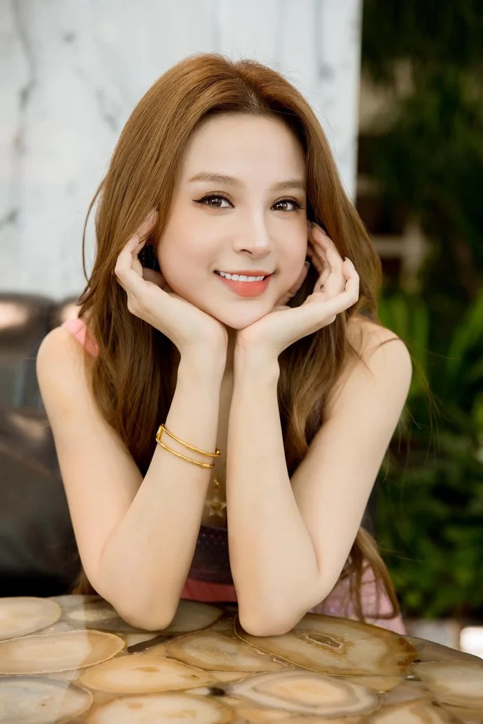 Hiếm khi lộ diện quý tử nhà Huyền Baby lập tức gây sốt trong ngày sinh nhật 8 tuổi