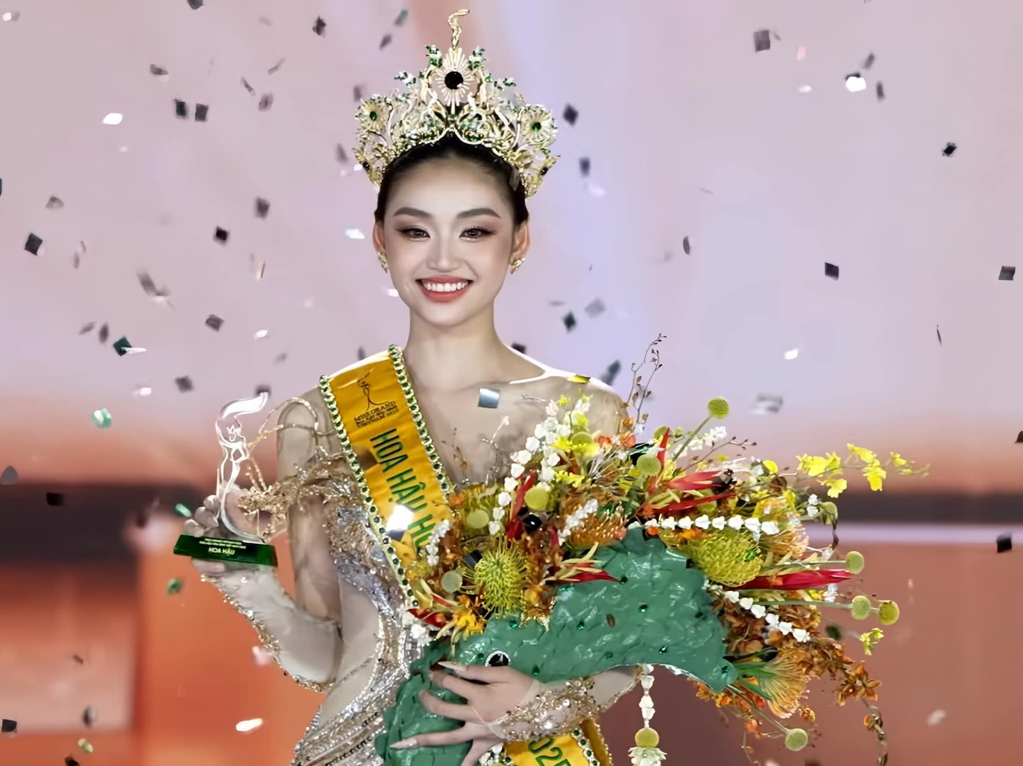 Nhan sắc mặt mộc của Miss Grand Vietnam 2025 Yến Nhi gây bàn tán