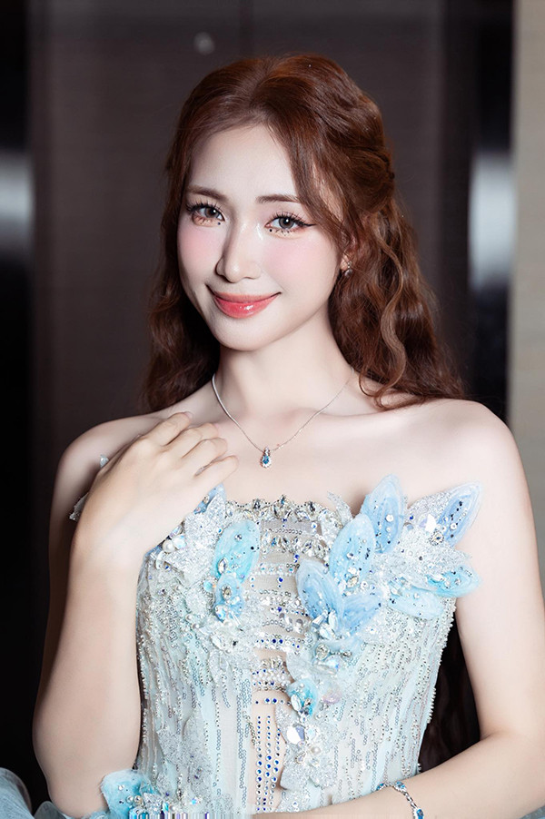 Nữ ca sĩ quê Bắc Ninh hát ca khúc chính của phim 'Mưa đỏ có đời thực ra sao? - Ảnh 5.