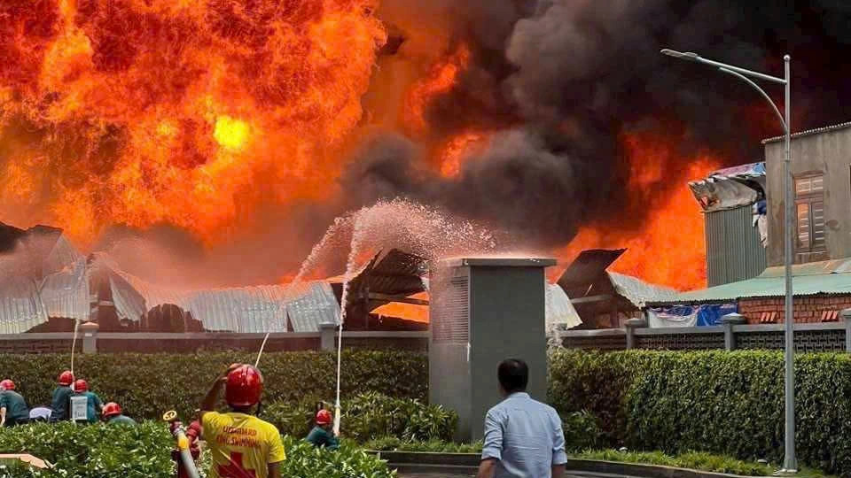 phat hien mot thi the sau vu chay nha xuong o tp.hcm hinh anh 1