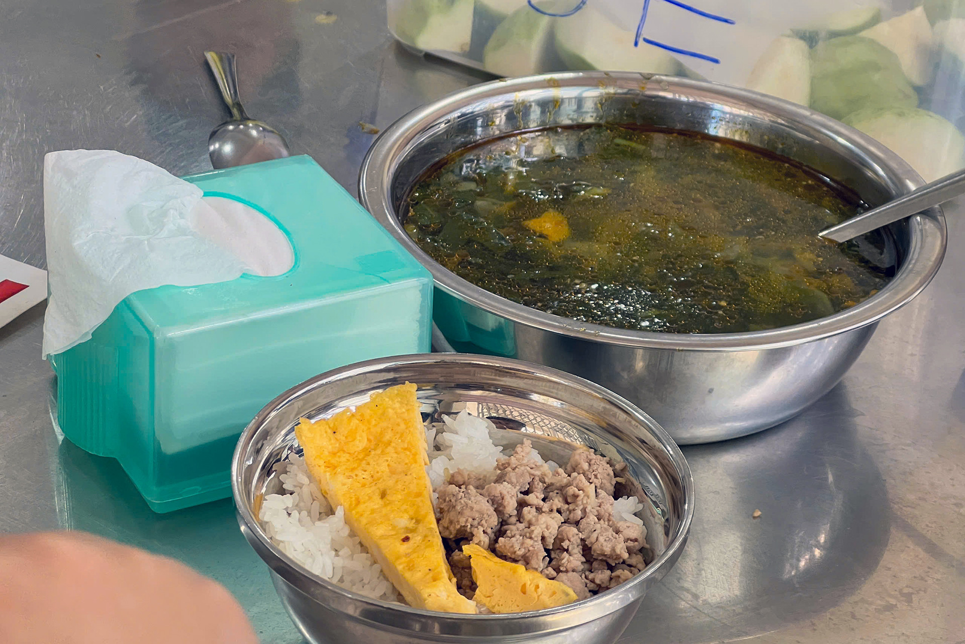 suat an ban tru  2.jpg