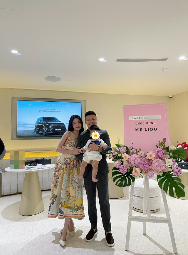 Ảnh hiếm về chiếc xế hộp gần 10 tỷ đang gây xôn xao của Chu Thanh Huyền