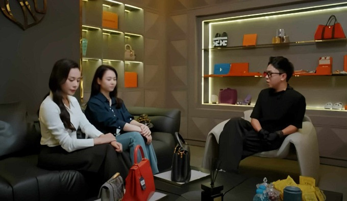 Chiếu túi Phương Oanh flex với hội phú bà Gió Ngang Khoảng Trời Xanh xịn xò cỡ nào