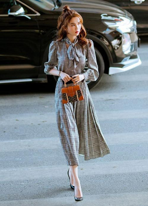 Chiếu túi Phương Oanh flex với hội phú bà Gió Ngang Khoảng Trời Xanh xịn xò cỡ nào