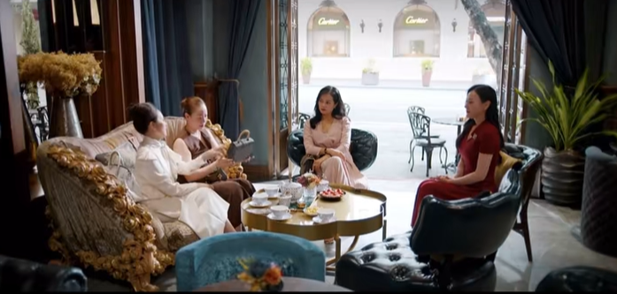 Chiếu túi Phương Oanh flex với hội phú bà Gió Ngang Khoảng Trời Xanh xịn xò cỡ nào