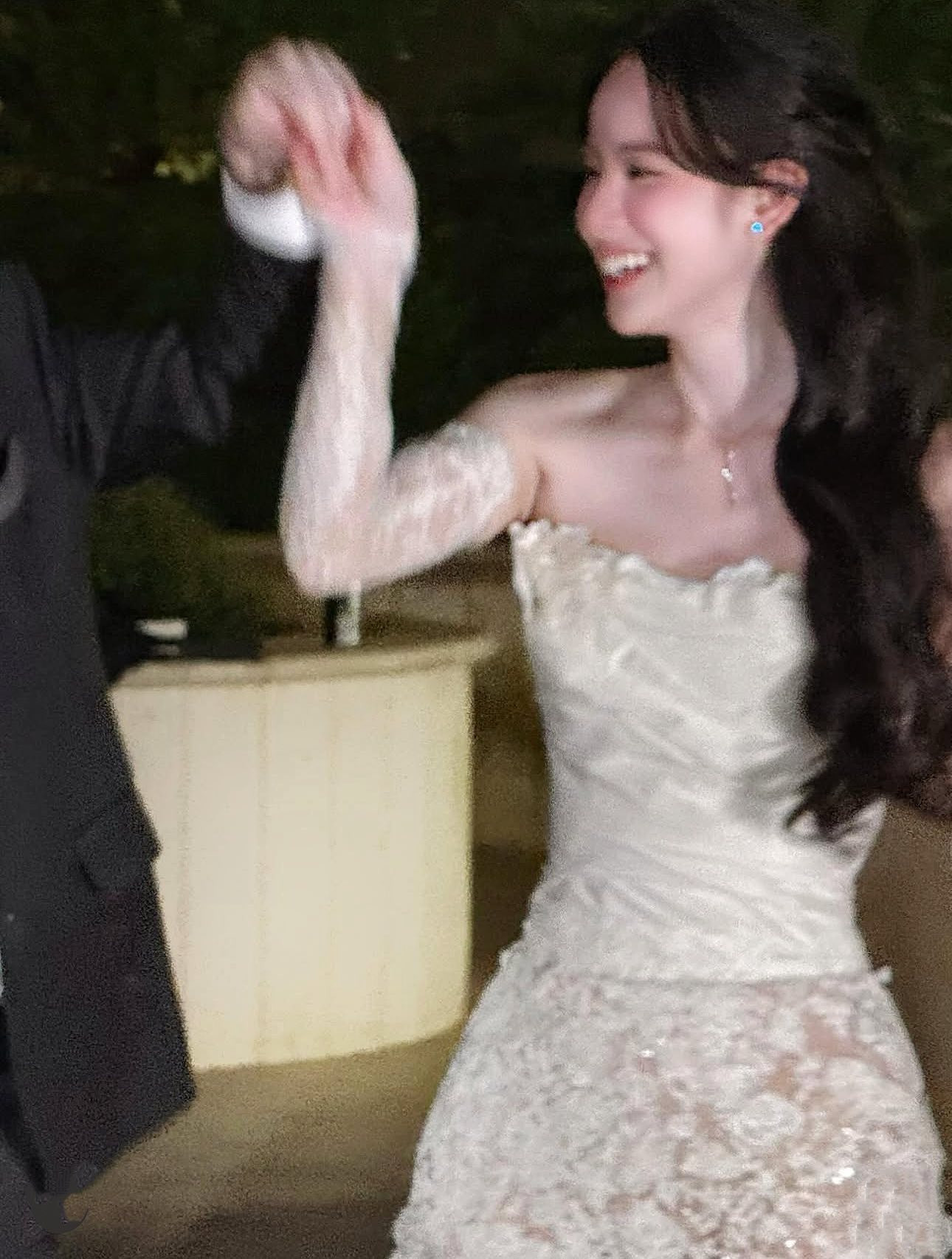 Dâu nhà giàu Hương Liên bị soi thái độ lạ khi đăng ảnh về chồng thiếu gia