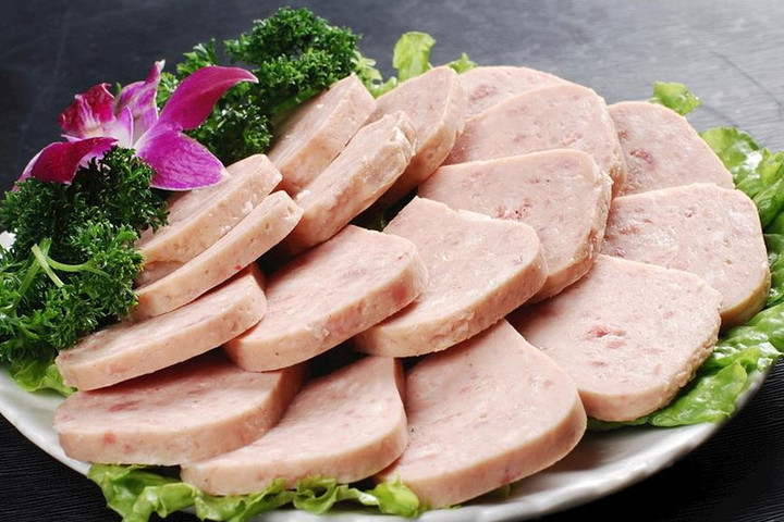 Các loại thịt nguội chứa nhiều phụ gia không tốt cho sức khỏe. (Ảnh: Sohu)