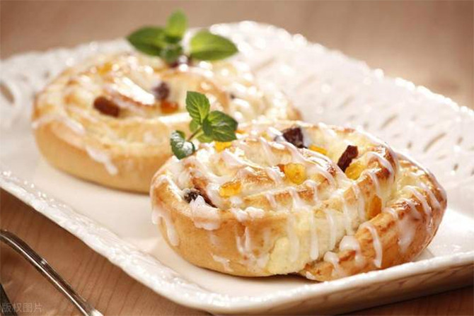 Thực phẩm chiên rán, nhiều đường không tốt cho bữa sáng. (Ảnh: Sohu)