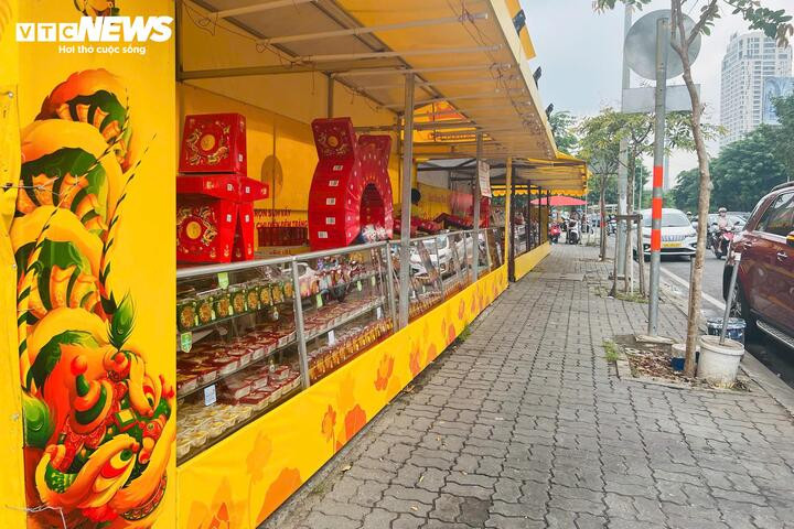 Nhiều cửa hàng bánh trung thu vắng bóng khách mua