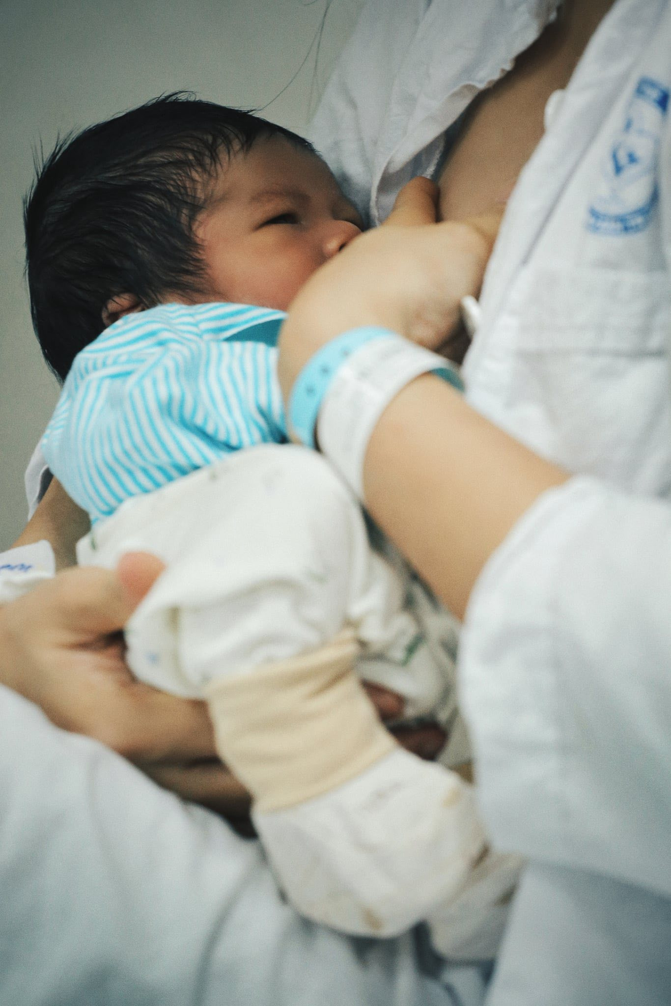 Ảnh hiếm hoi của con trai Hoa hậu Ngọc Hân trong ngày đặc biệt - Ảnh 6.