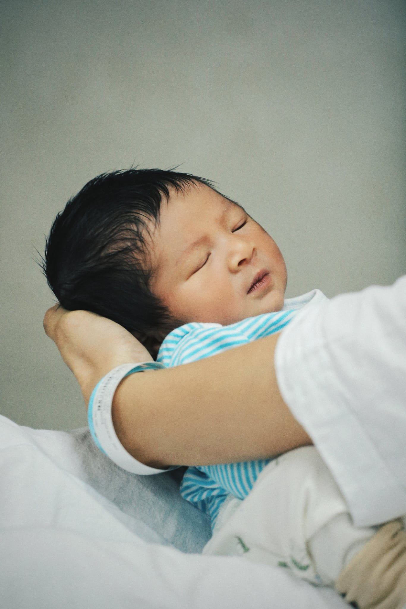 Ảnh hiếm hoi của con trai Hoa hậu Ngọc Hân trong ngày đặc biệt - Ảnh 5.