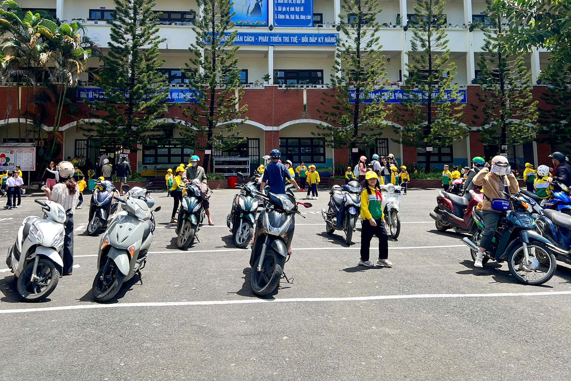 Truong tieu hoc o Da Lat 1.jpg