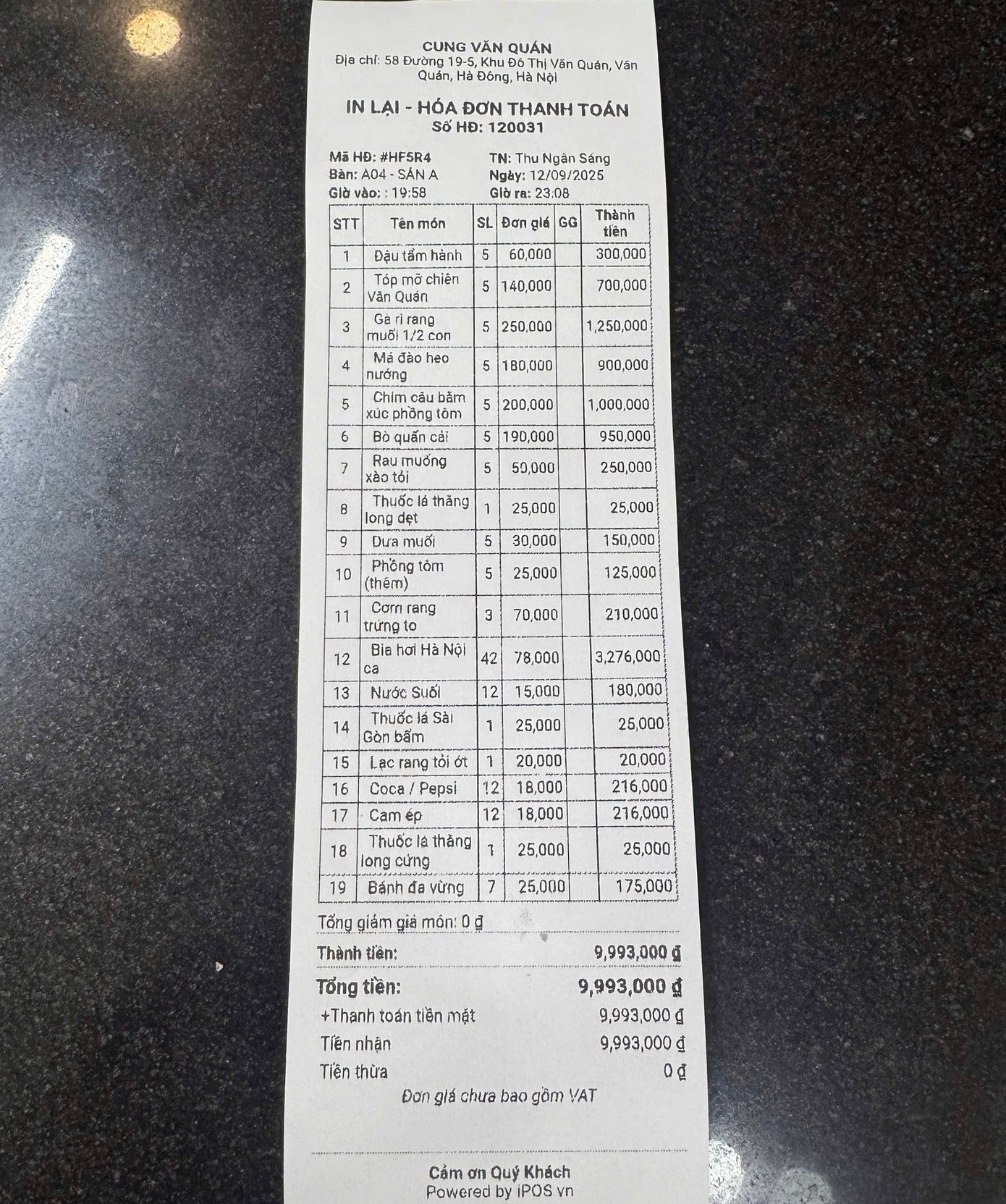 Sau khi kiểm tra lại, tổng tiền khách phải thanh toán là 9.993.000 đồng với tổng số 42 ca bia. Ảnh: NHCC