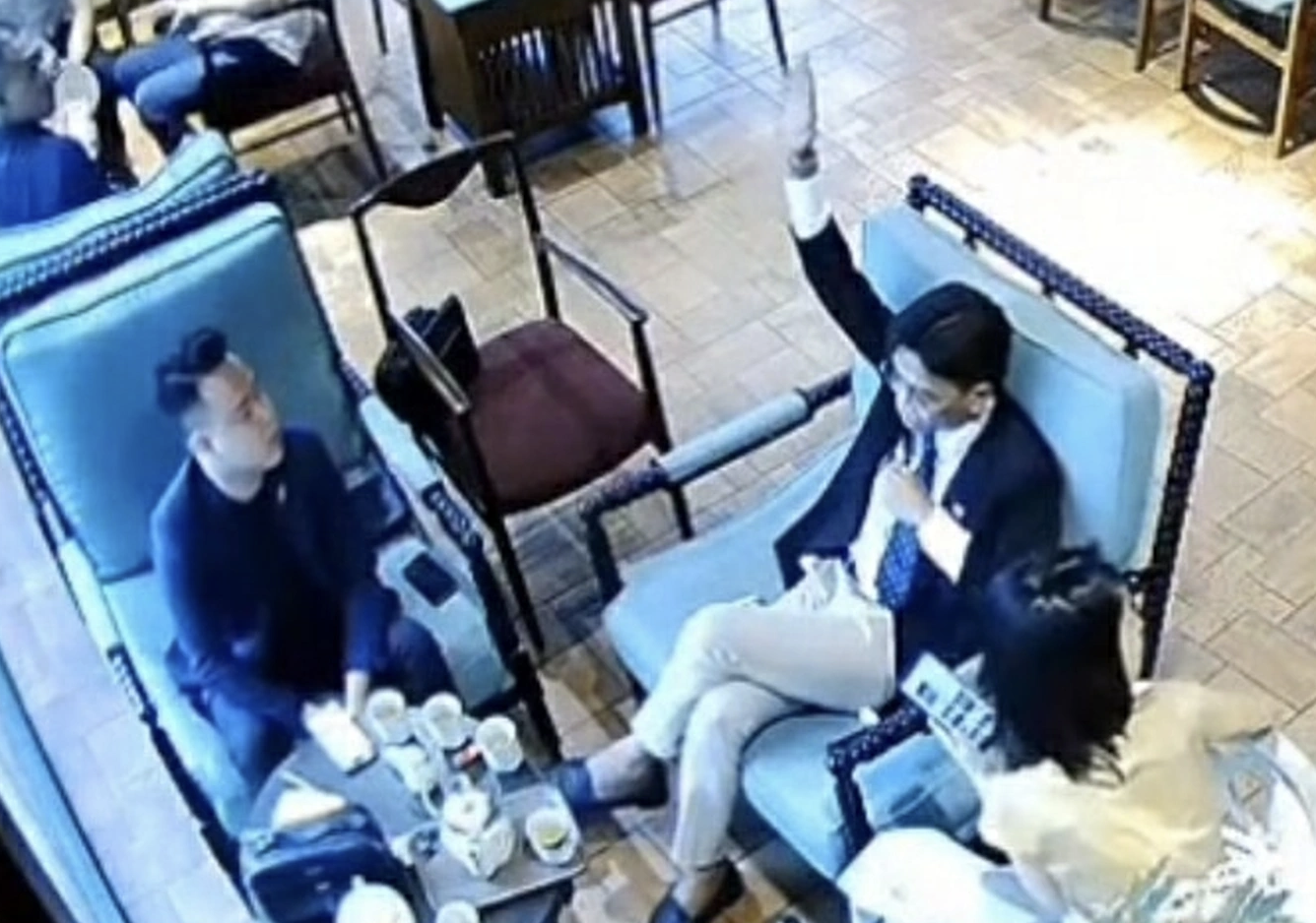 Vụ hành hung nhân viên quán cà phê: