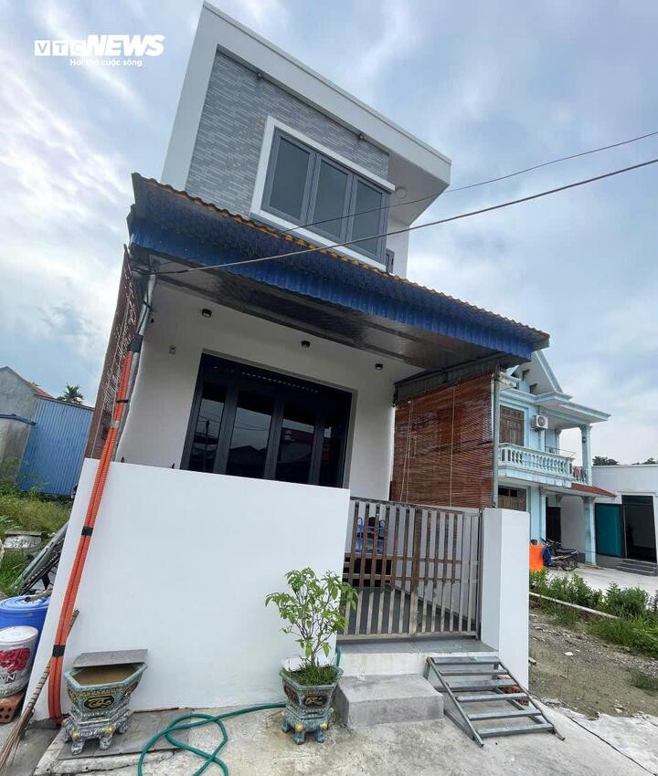 Gia đình bà Loan yêu cầu bồi thường thiệt hại 162 triệu đồng do đất bị chiếm hữu, xây nhà trái phép gần một năm nay, mức đề nghị bồi thường tăng thêm cho đến khi ông Hữu trao trả lại mặt bằng.