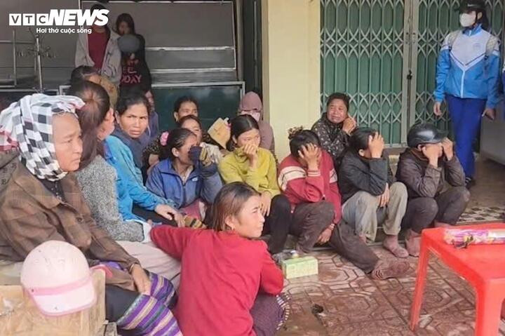 Thân nhân của những người bị nạn gào khóc tại hiện trường