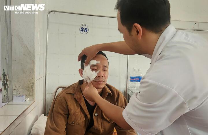 Những nạn nhân sống sót sau vụ tai nạn thảm khốc vẫn chưa hết bàng hoàng. (Ảnh: Do Nguyễn)