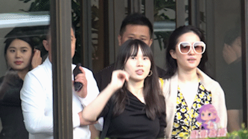 Bất ngờ nhan sắc ngoài đời thực