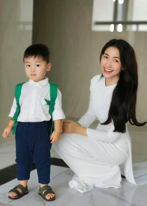 Tan chảy đoạn hội thoại của Hòa Minzy và con trai 6 tuổi
