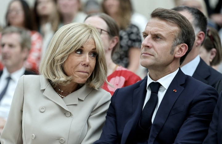Tổng thống Pháp Emmanuel Macron và Đệ nhất phu nhân Brigitte Macron. (Ảnh: Reuters)