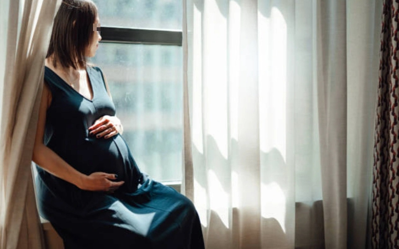 Vợ đi chơi về còn được chồng bóp chân, chiều chuộng: Hóa ra lấy vợ nhà giàu là như thế này à - Ảnh 1.