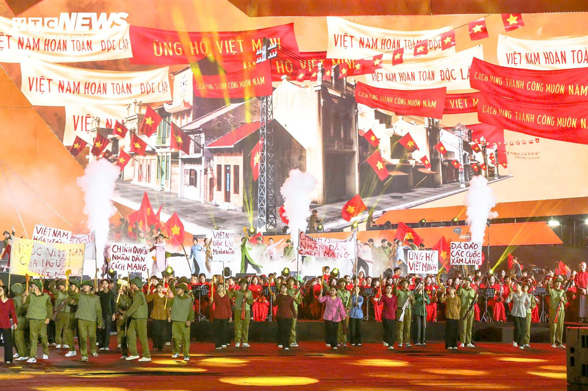 Mỹ Đình rực lửa tự hào trong Concert quốc gia '80 năm hành trình Độc lập - Tự do - Hạnh phúc' - 9
