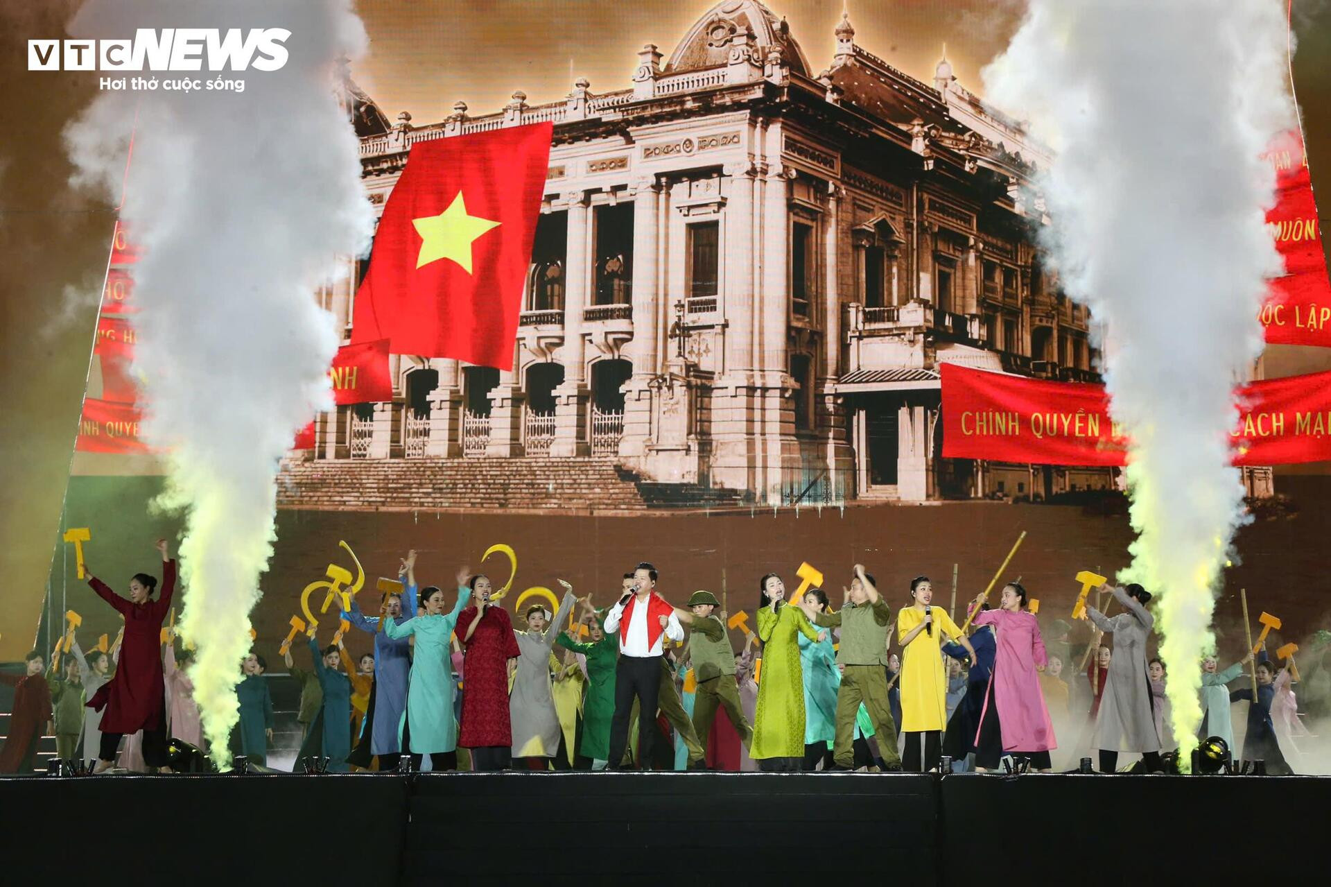 Mỹ Đình rực lửa tự hào trong Concert quốc gia '80 năm hành trình Độc lập - Tự do - Hạnh phúc' - 11