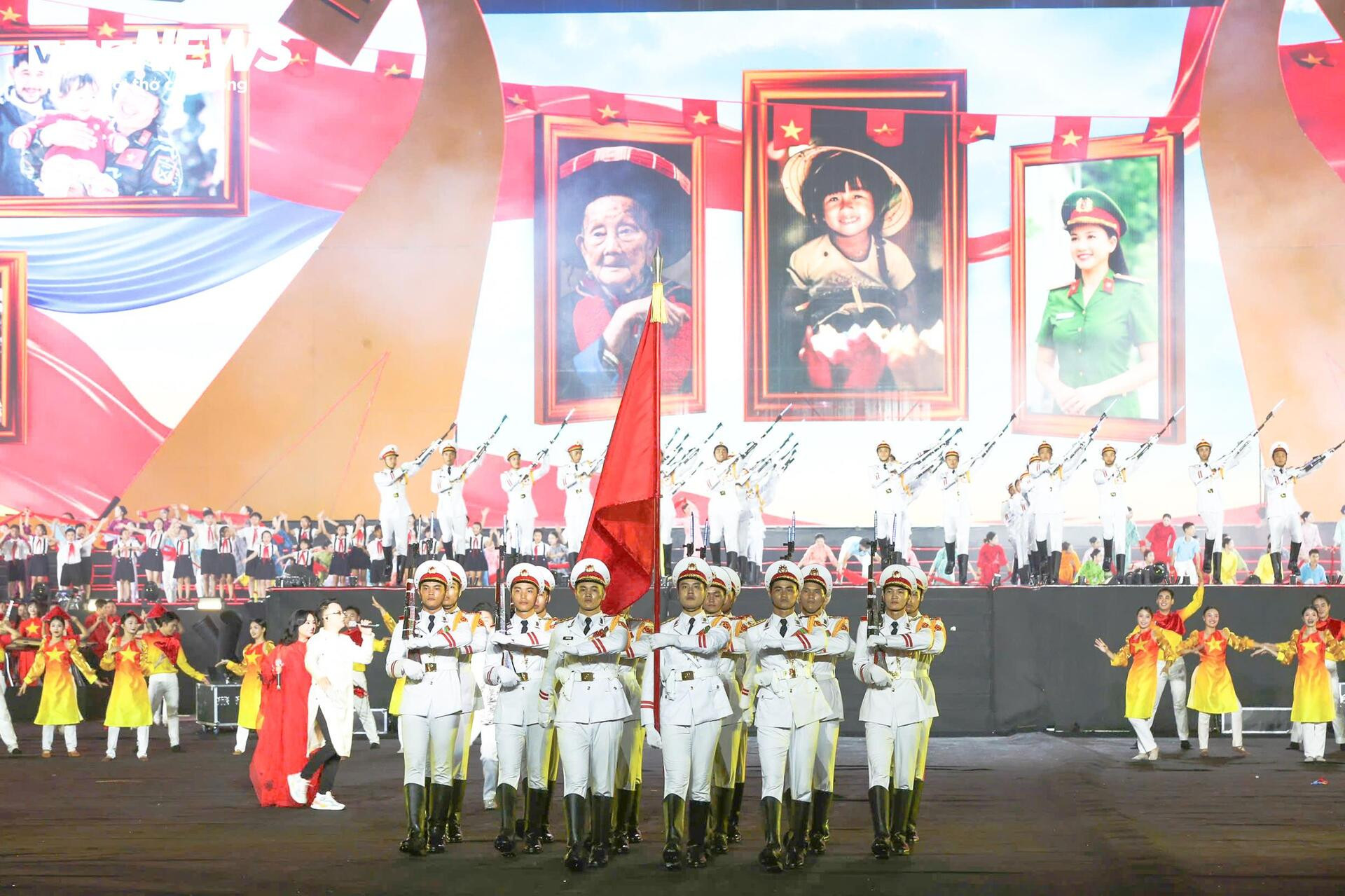 Mỹ Đình rực lửa tự hào trong Concert quốc gia '80 năm hành trình Độc lập - Tự do - Hạnh phúc' - 6