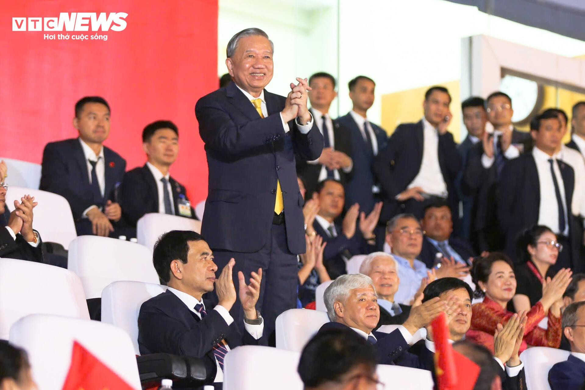 Mỹ Đình rực lửa tự hào trong Concert quốc gia '80 năm hành trình Độc lập - Tự do - Hạnh phúc' - 4