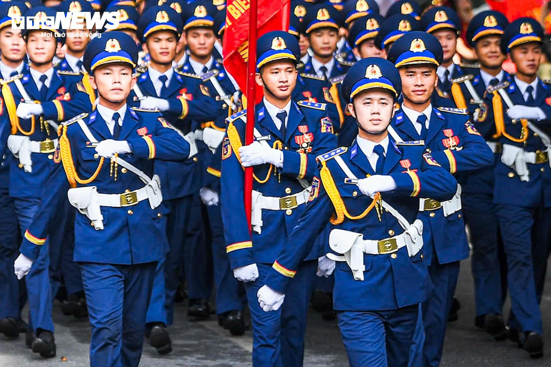 Thần thái điện ảnh, khí chất thép của các khối trưởng A80 gây 'bão mạng' - 16