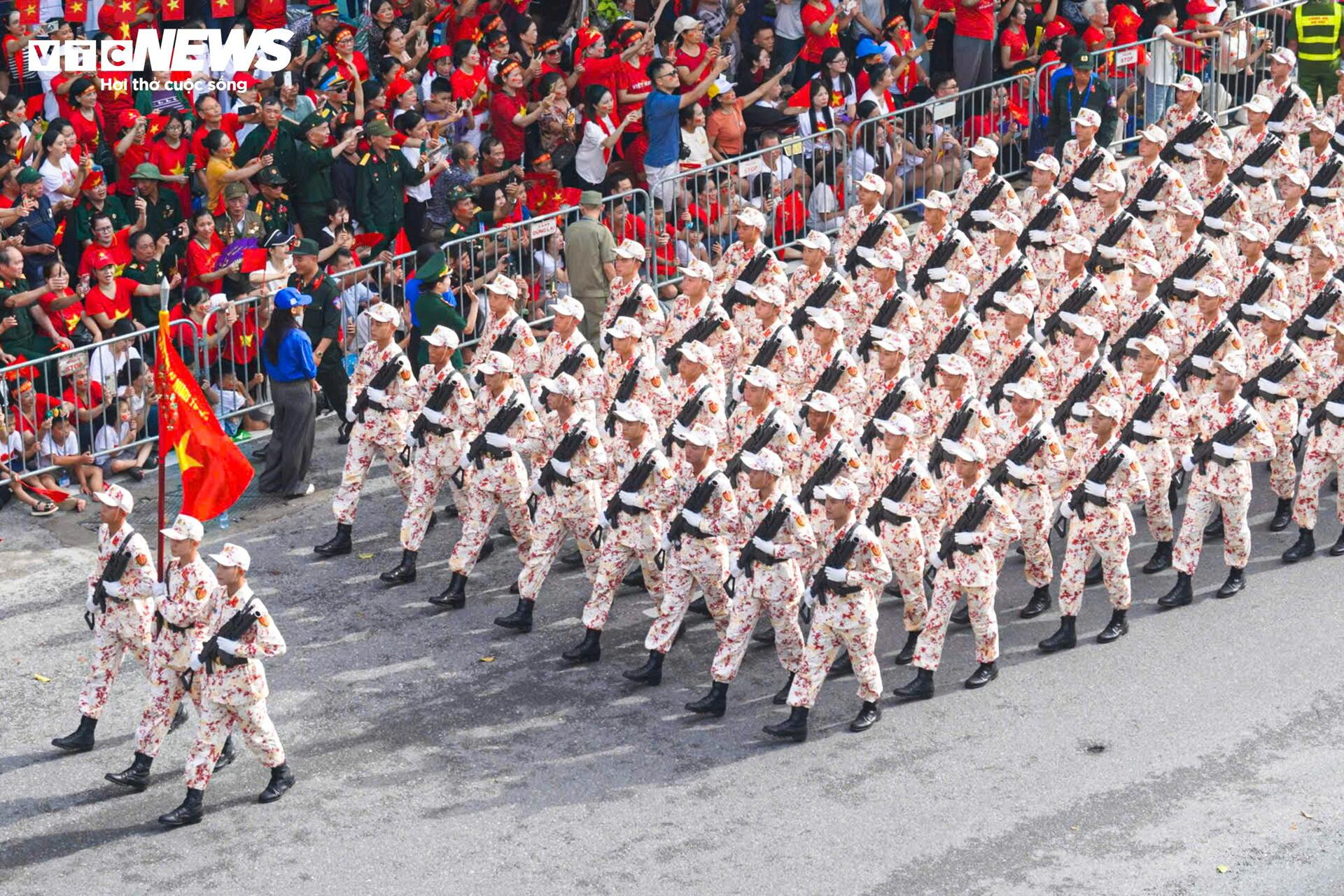 Triệu trái tim yêu nước chào đón các đoàn diễu binh xuống phố - 6