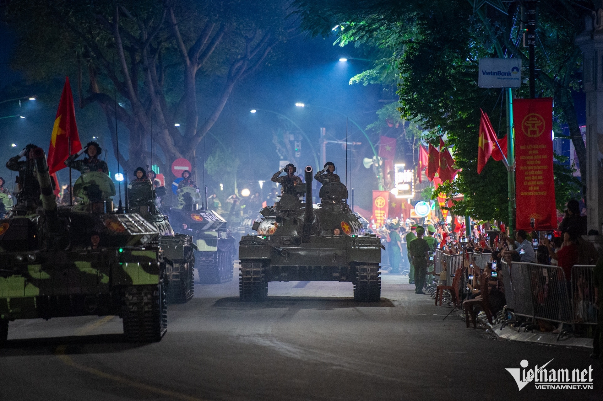 W-1 tăng thiết giáp .jpg