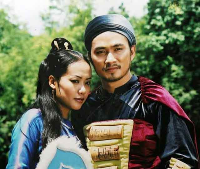 Diễn viên Chi Bảo ở tuổi 52 sở hữu bất động sản trải từ Bắc vào Nam, phong độ bên vợ đẹp kém 16 tuổi - Ảnh 2.