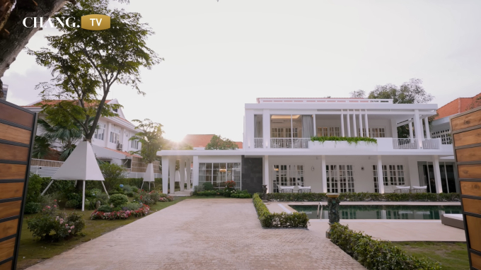 Diễn viên Chi Bảo ở tuổi 52 sở hữu bất động sản trải từ Bắc vào Nam, phong độ bên vợ đẹp kém 16 tuổi - Ảnh 7.