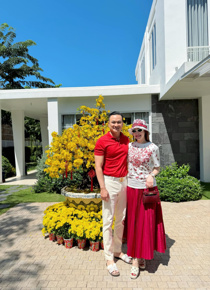 Diễn viên Chi Bảo ở tuổi 52 sở hữu bất động sản trải từ Bắc vào Nam, phong độ bên vợ đẹp kém 16 tuổi - Ảnh 8.