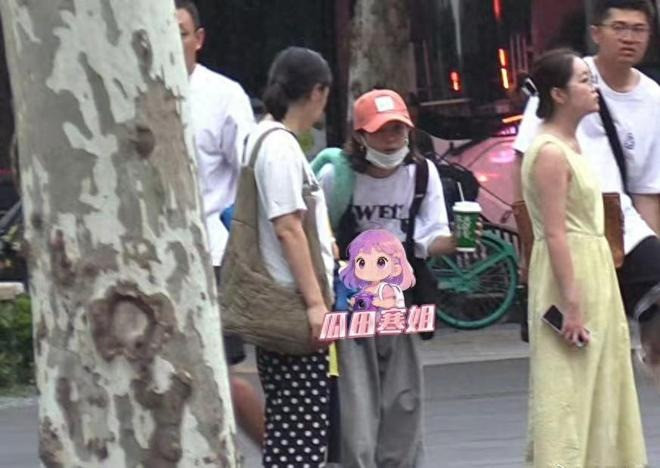 Con trai Triệu Lệ Dĩnh bị lộ mặt và phản ứng không ngờ của nữ diễn viên