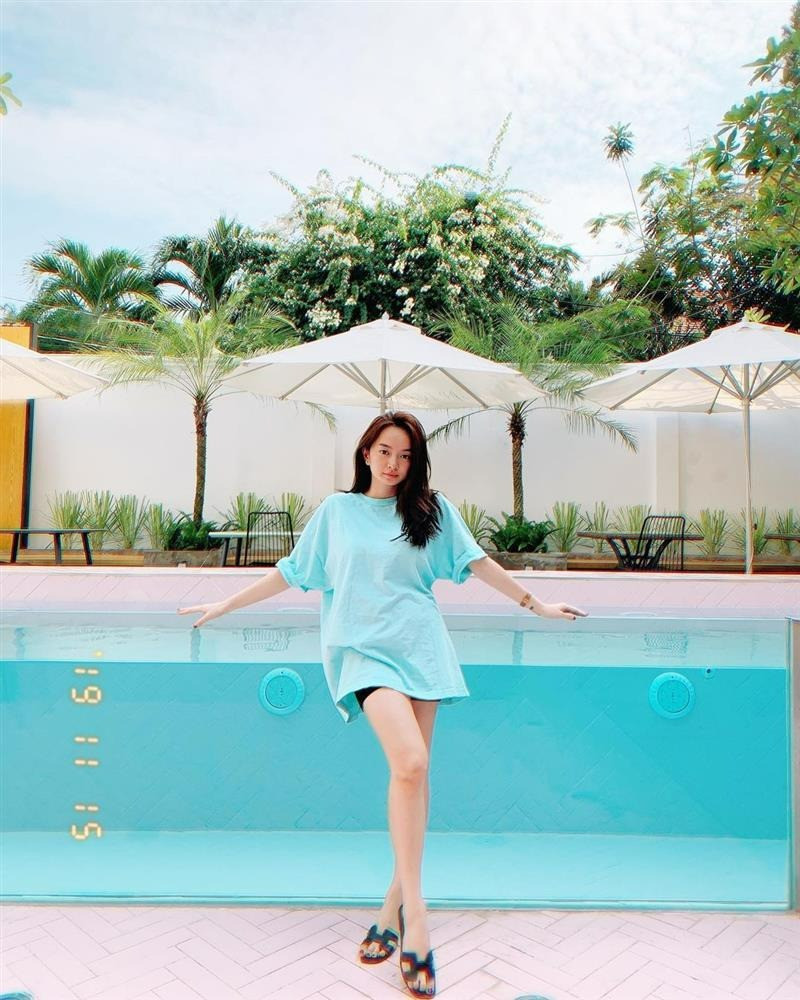 Kaity Nguyễn bị chê 1m55 vào vai tiếp viên ngoài đời như 1m75 nhờ có chiêu hack dáng