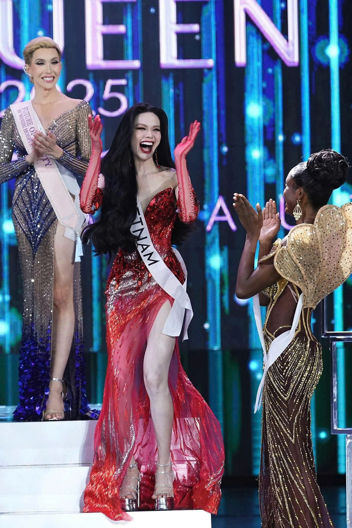 Sốc Á hậu 2 Hà Tâm Như bị tố ức hiếp Á hậu 1 đến từ Cuba tại Hoa hậu Chuyển Giới Quốc Tế