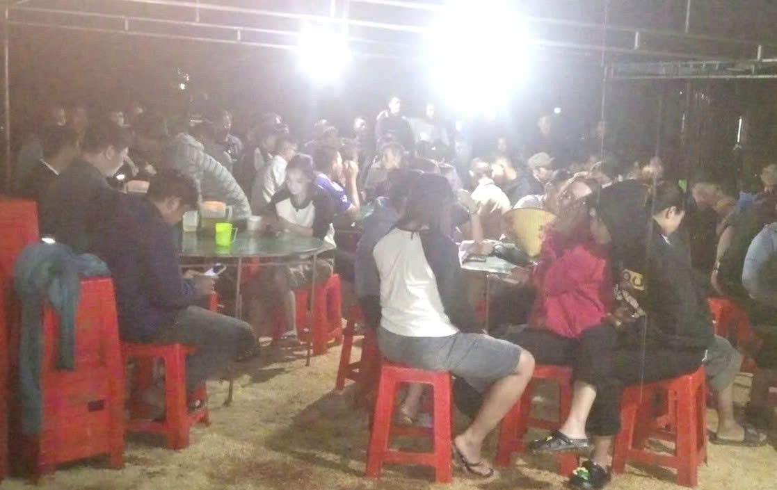 Học sinh bị điện giật tử vong khi cắm sạc xe đạp điện tại Đắk Lắk - Ảnh 1.