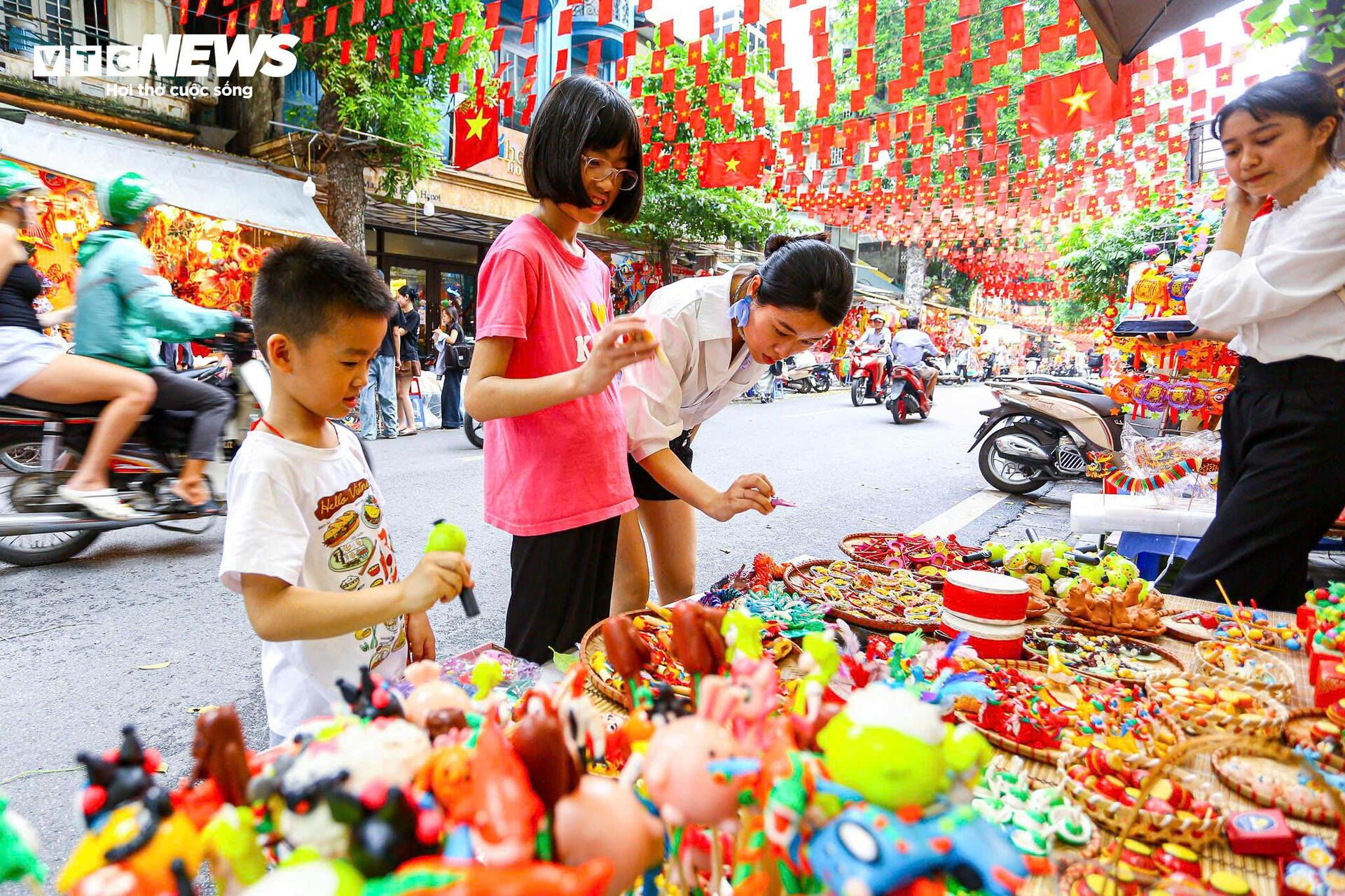 Đồ chơi trung thu thất truyền giá bạc triệu hút khách - 17